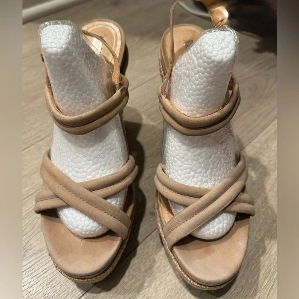 Elegant Tan‎ Wedge Sandals